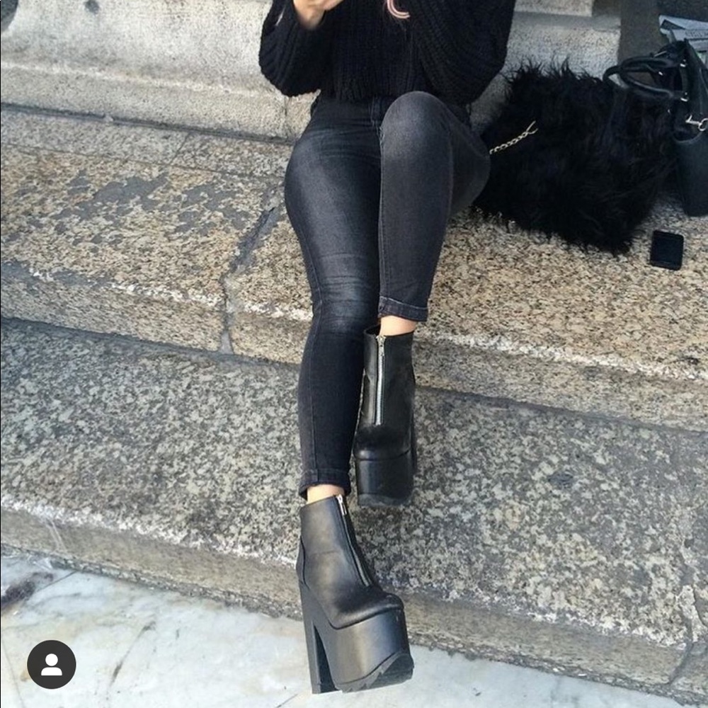 YRU Nightmare Platform Heels Dollskill (7)